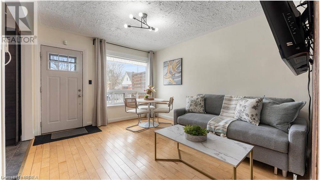Brantford, ON N3R4R2,69 LYONS Avenue