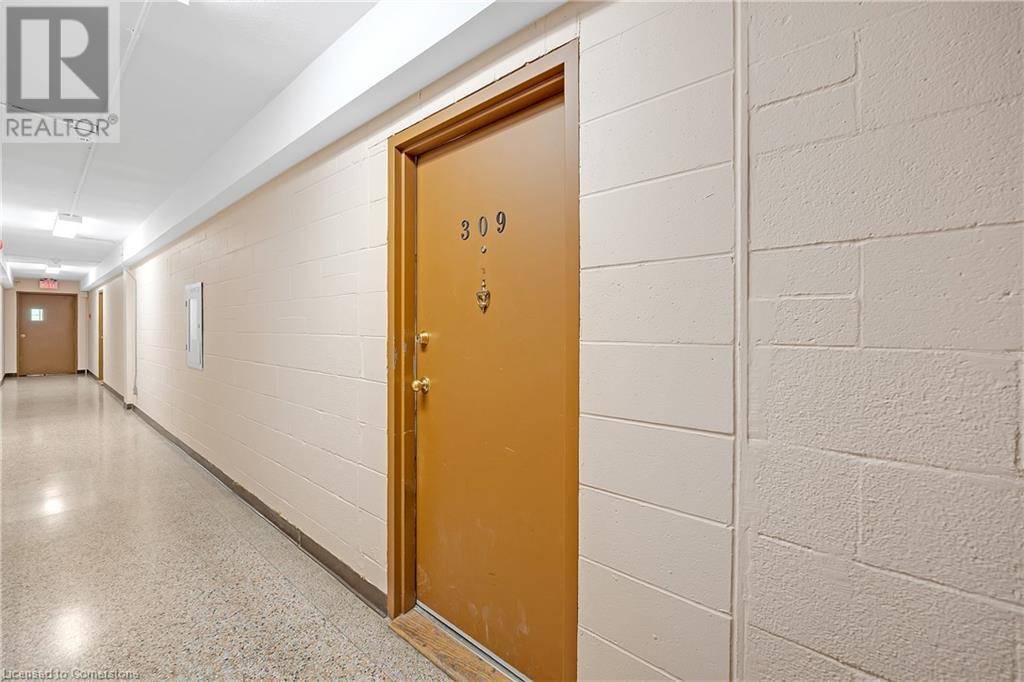 Hamilton, ON L8V1E2,836 CONCESSION ST #309