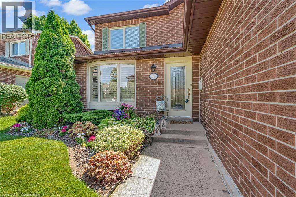 Waterdown, ON L9H7C6,11 RILEY Street