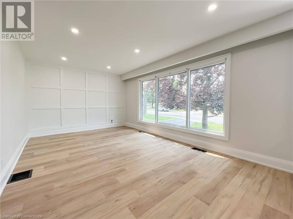 447 EAST 13TH ST #1, Hamilton, ON L9A4A5