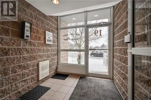 Stoney Creek, ON L8G2V1,19 LAKE AVE South #102