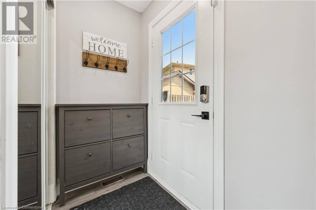 Kitchener, ON N2M2G1,122 MOOREGATE Crescent