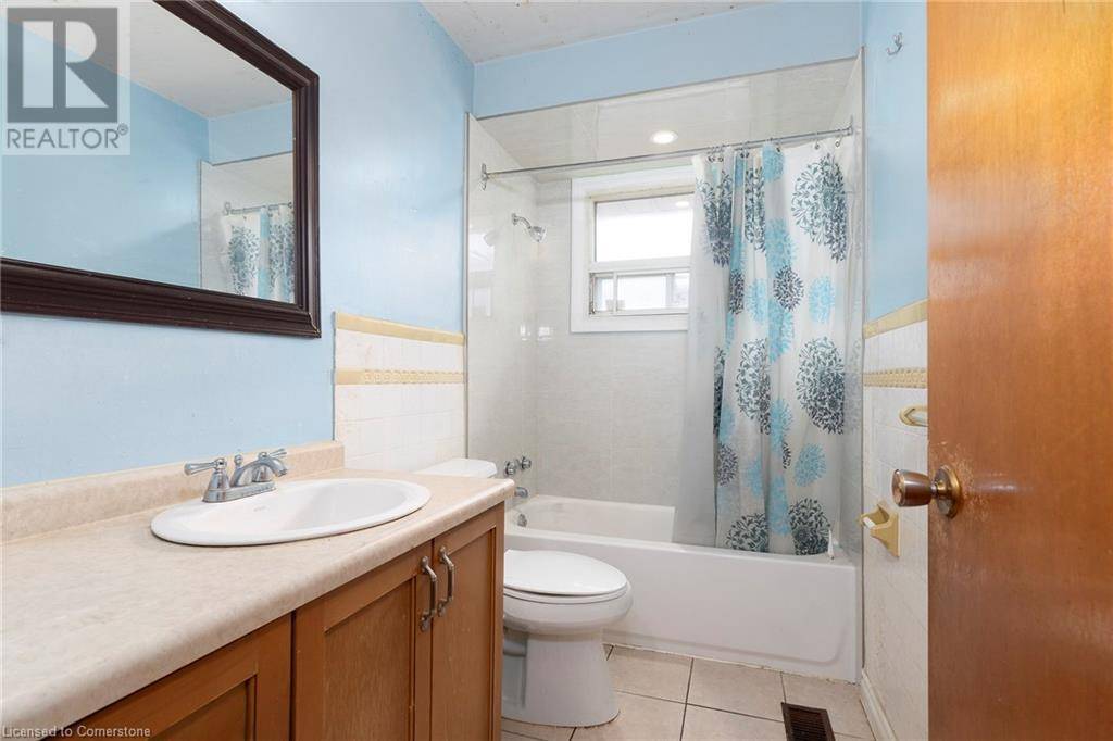 Hamilton, ON L9C2T9,81 LIMERIDGE Road W