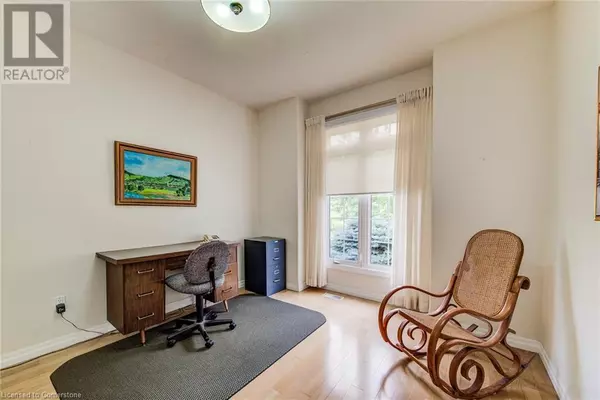 Kitchener, ON N2A4H8,165 CHANDOS DR #3