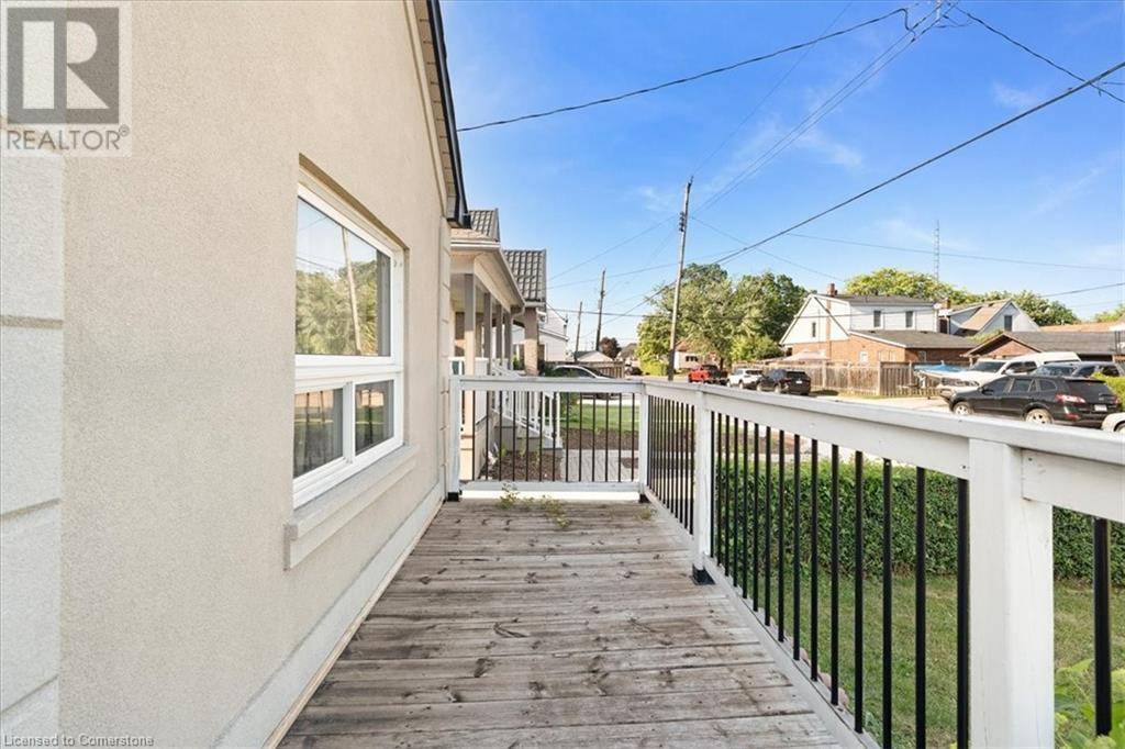 Hamilton, ON L8N5N1,233 NORMANHURST Avenue