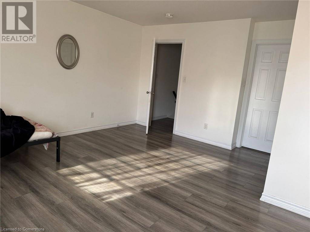 Kitchener, ON N2R1W6,64 RENFREW Street