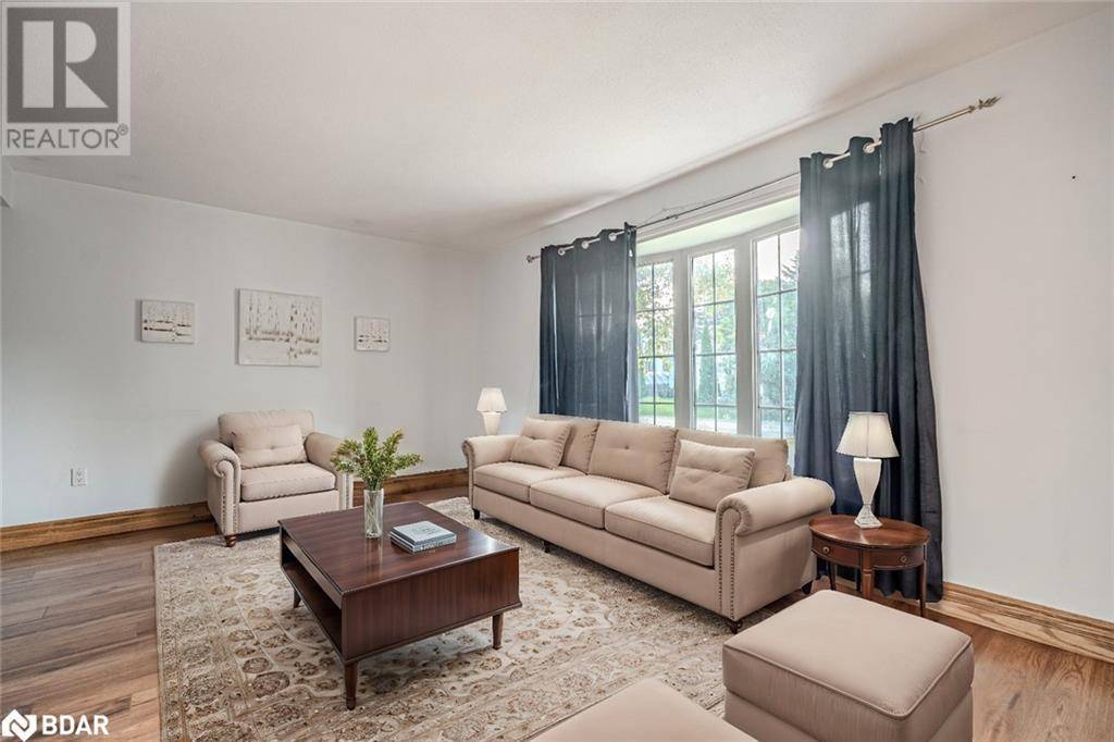 Barrie, ON L4N3V2,211 PHILLIPS Street