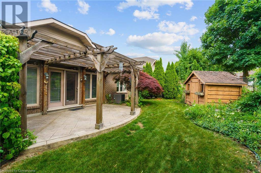 Dundas, ON L9H7N1,6 GILLESPIE Crescent