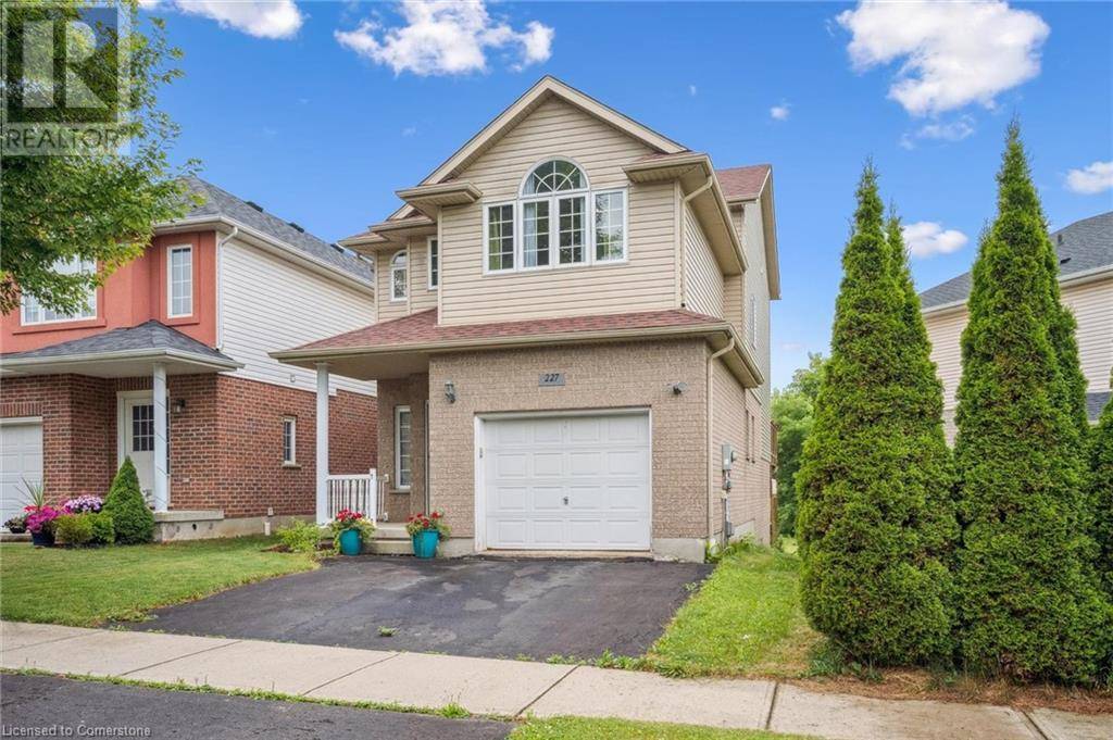 Waterloo, ON N2V2W8,227 BUTTERCUP Court