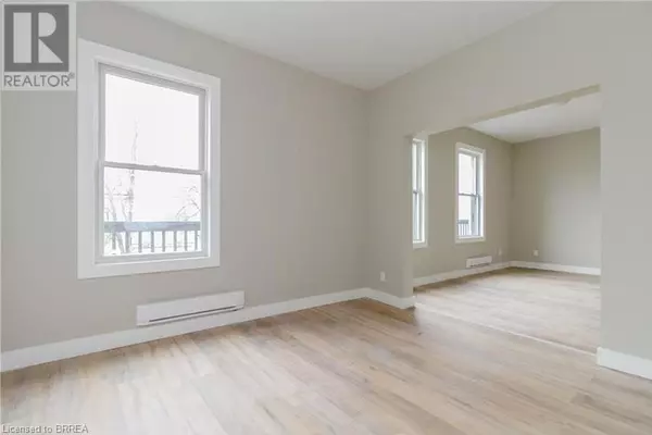 Brantford, ON N3S3N1,298 COLBORNE ST #3