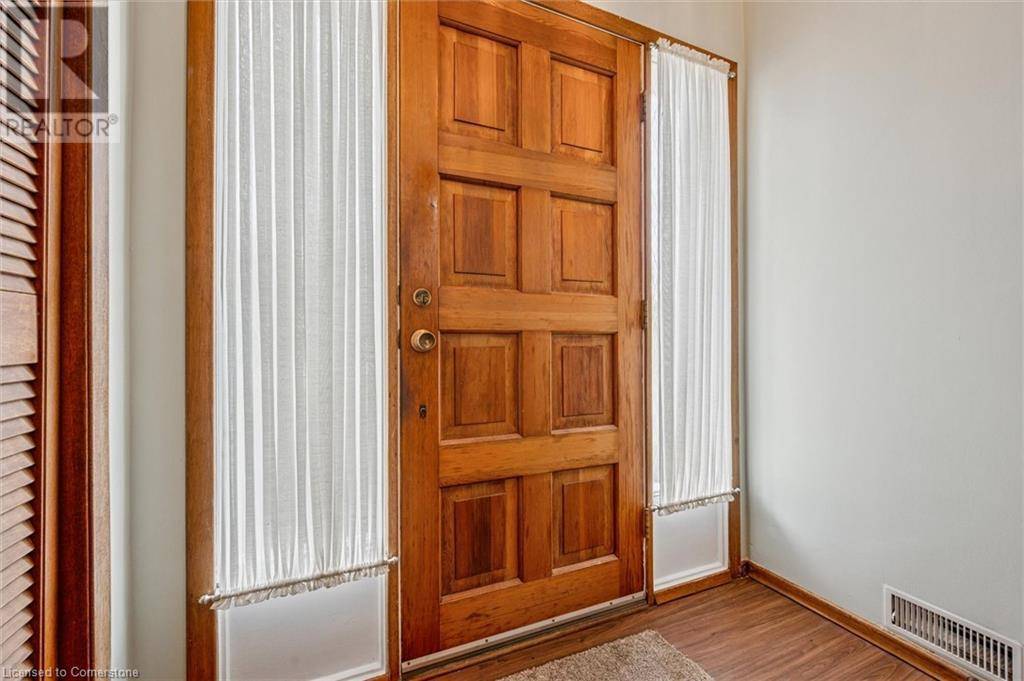 Waterloo, ON N2L4P3,553 GLENDENE Crescent