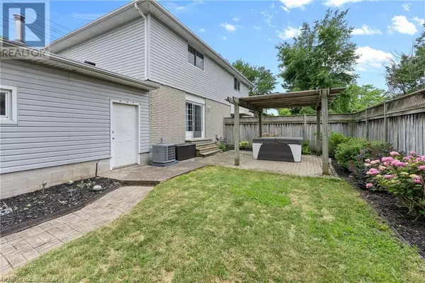 Niagara Falls, ON L2G3W5,7161 AILANTHUS Avenue