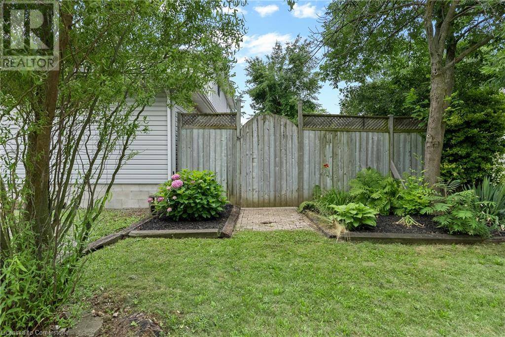 Niagara Falls, ON L2G3W5,7161 AILANTHUS Avenue