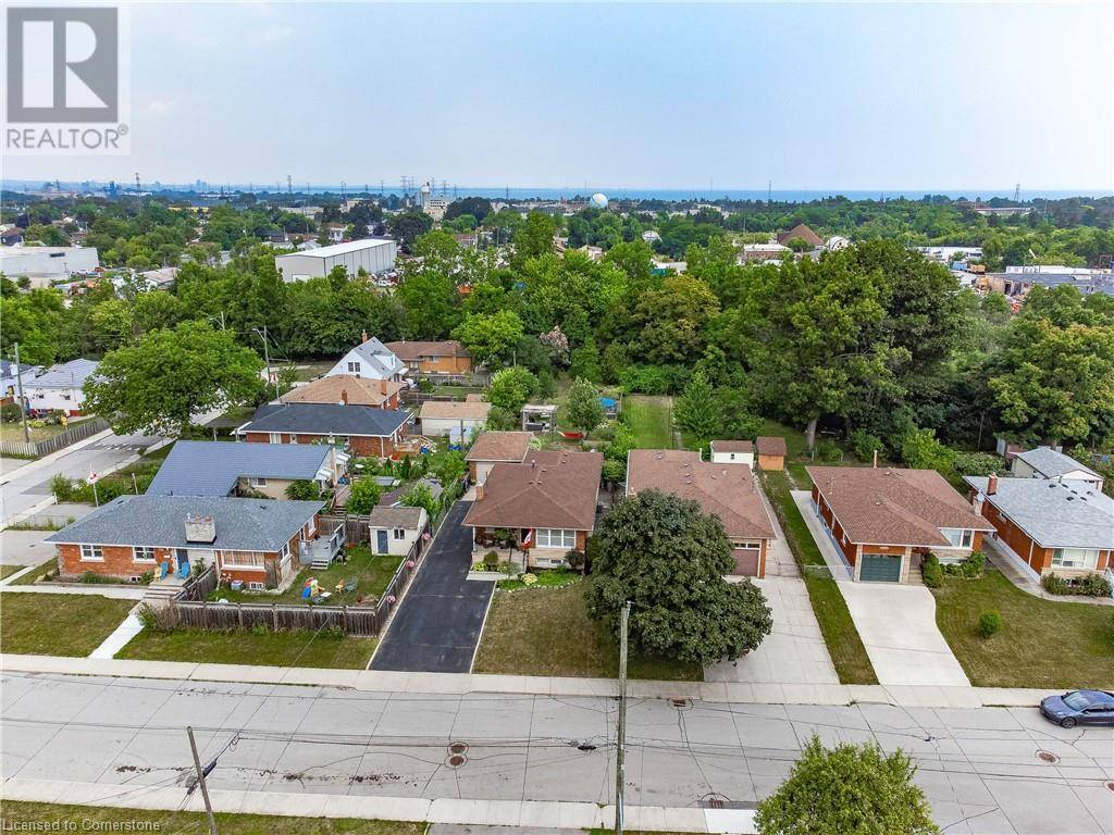 Hamilton, ON L8H3E9,5 EMBURY Court