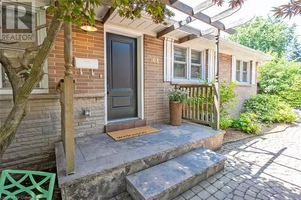Burlington, ON L7N2W3,564 MAPLEHILL Drive