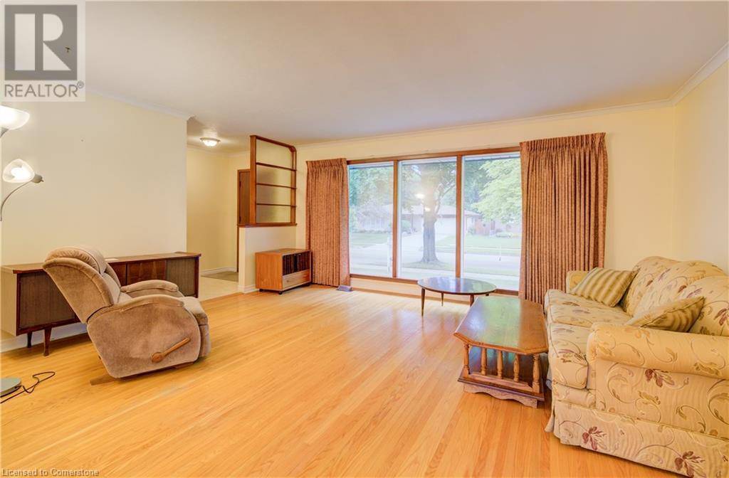 Kitchener, ON N2M4G7,275 FOREST HILL Drive