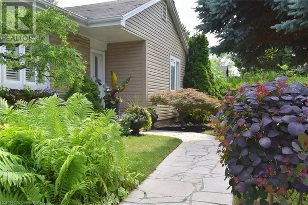Burlington, ON L7T2S1,1034 CEDAR Avenue