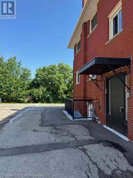 Kitchener, ON N2E1G6,106 CHANDLER DR #3
