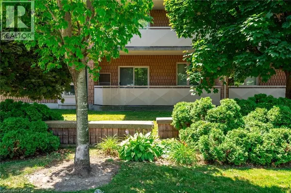 Hamilton, ON L9A2S7,416 LIMERIDGE RD East #109