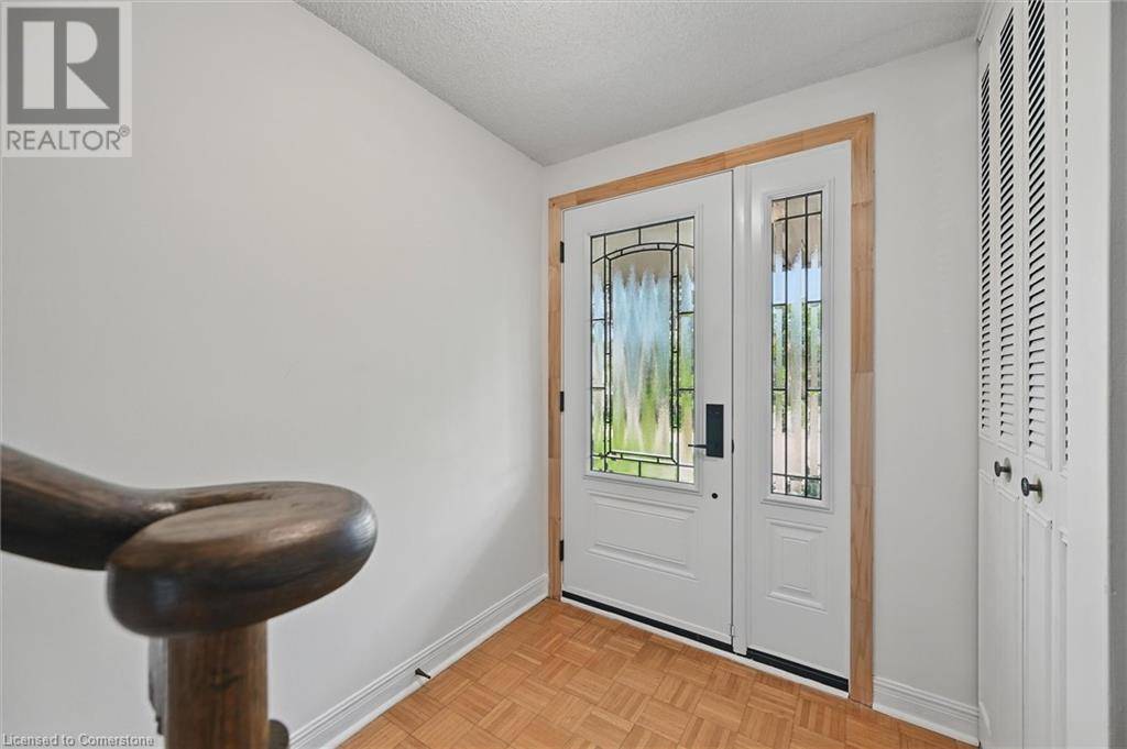 Burlington, ON L7P3A6,2066 BRANT ST #3