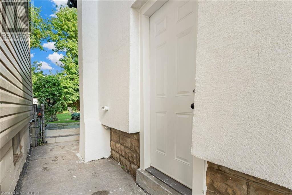 Hamilton, ON L8H4J5,62 NORMAN Street