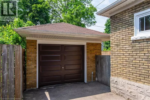 Kitchener, ON N2M1X1,131 HOMEWOOD Avenue