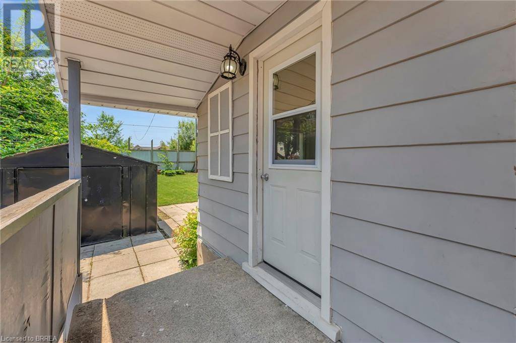 Brantford, ON N3T4T7,54 BURWELL Street