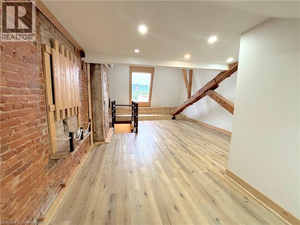 7 FOUNDRY ST #15, Dundas, ON L9H1T9