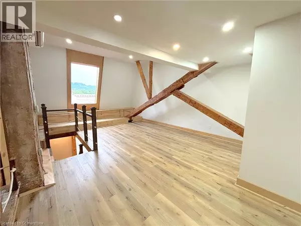 Dundas, ON L9H1T9,7 FOUNDRY ST #15