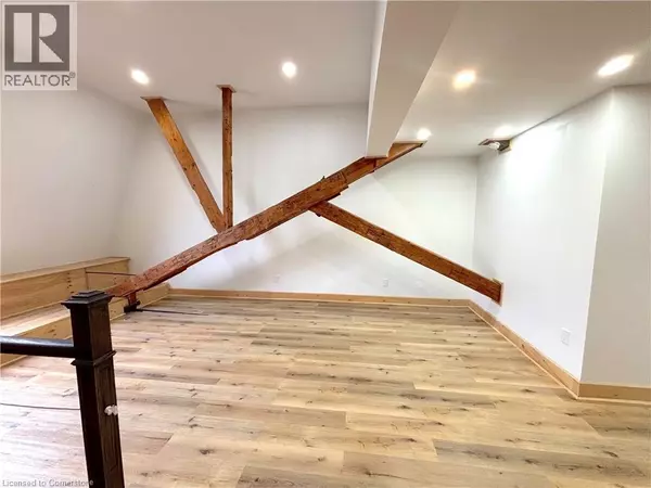 Dundas, ON L9H1T9,7 FOUNDRY ST #15