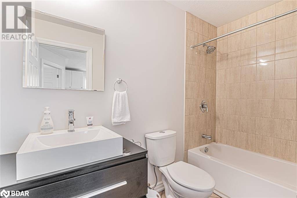 Orillia, ON L3V4J3,266 CANICE ST #2