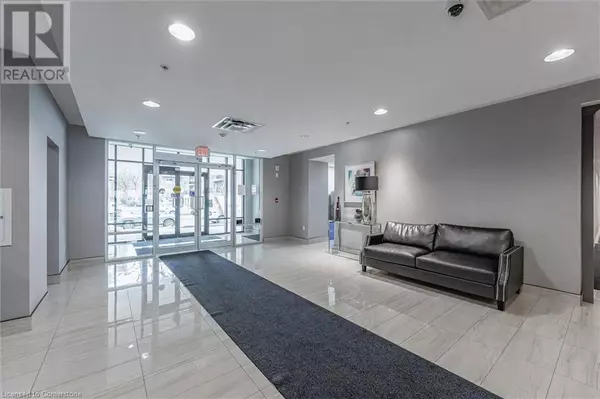 Hamilton, ON L8P3G1,81 ROBINSON ST #604