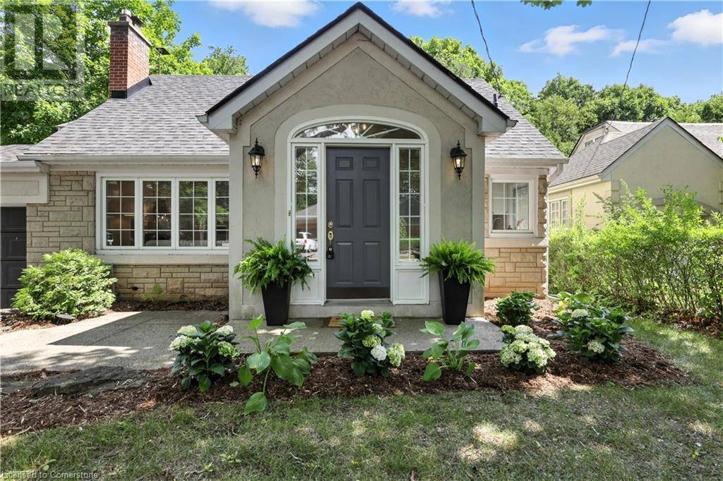 Burlington, ON L7T2M2,821 SHADELAND Avenue