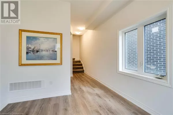 Hamilton, ON L8H0B6,68 DRYDEN Lane