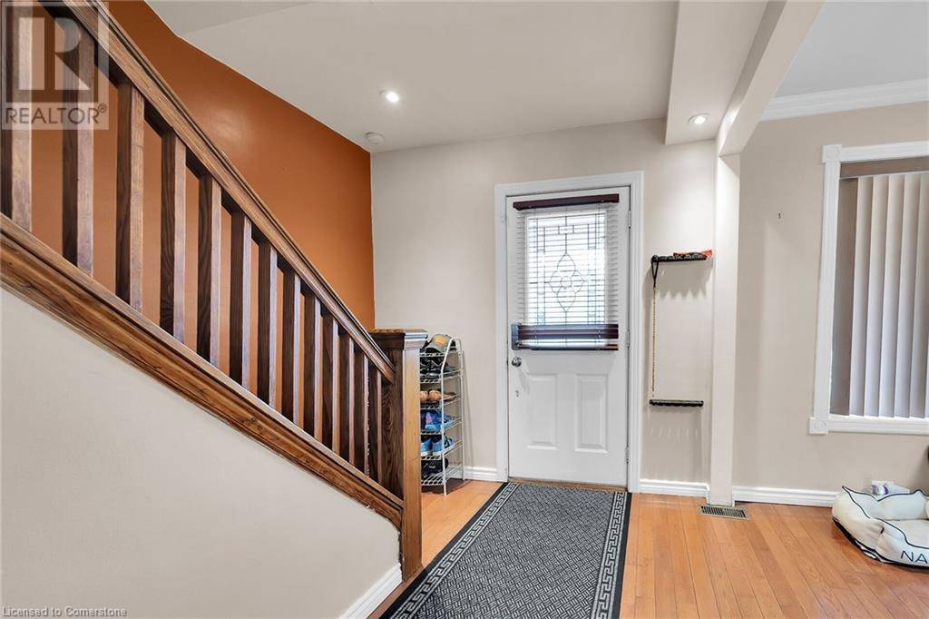 Hamilton, ON L8L6L6,8 KINRADE Avenue