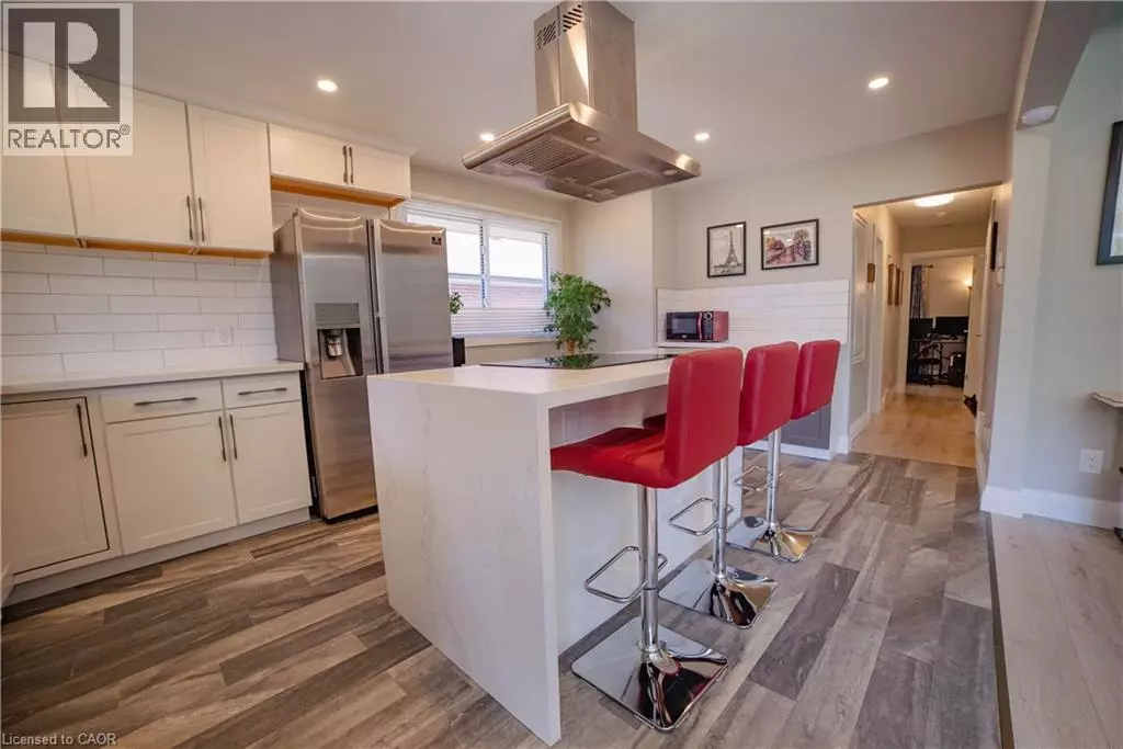 Kitchener, ON N2M3G2,192 GLEN RD #Upper