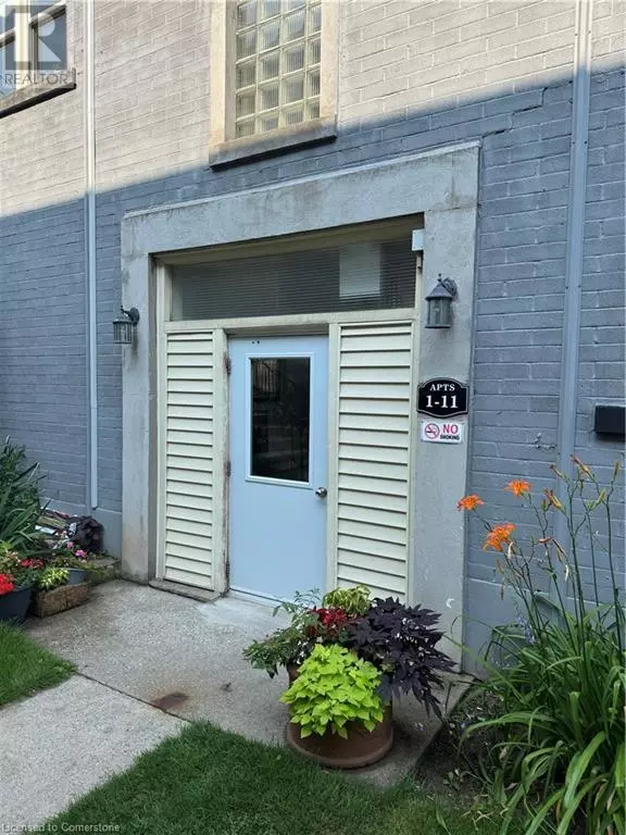 Hamilton, ON L8K1V6,1755 KING ST #11