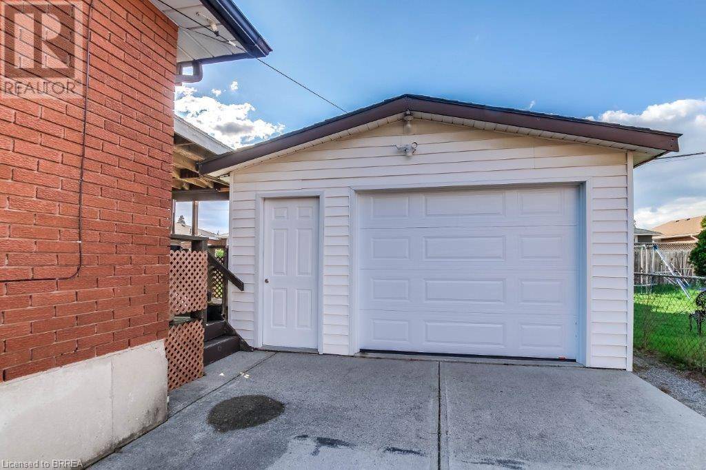 Brantford, ON N3S1B7,97 SEVENTH Avenue