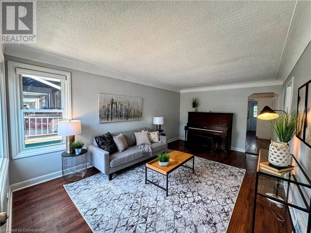Hamilton, ON L8V2X9,77 EAST 24TH Street