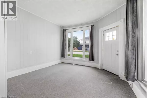 Brantford, ON N3S2E9,74 ERIE Avenue