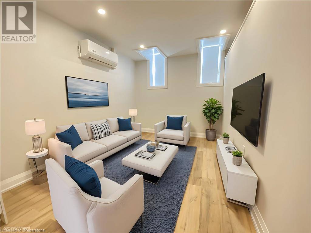 588 BARTON ST East #4, Hamilton, ON L8L2Z5