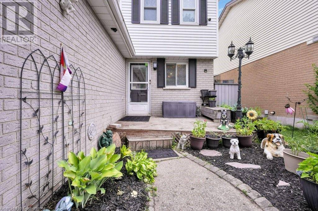 Kitchener, ON N2M5J4,18 CAMROSE Court