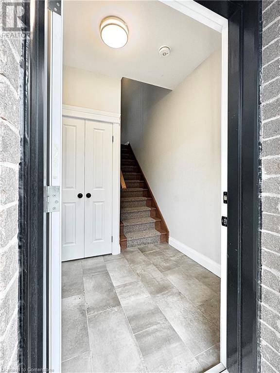 Kitchener, ON N2M1X6,66 WEST AVE #1