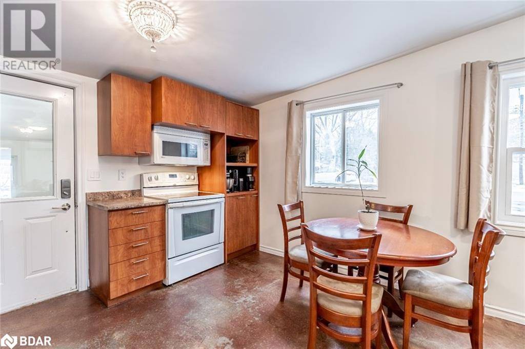 Innisfil, ON L9S1Y3,2073 KATE Avenue