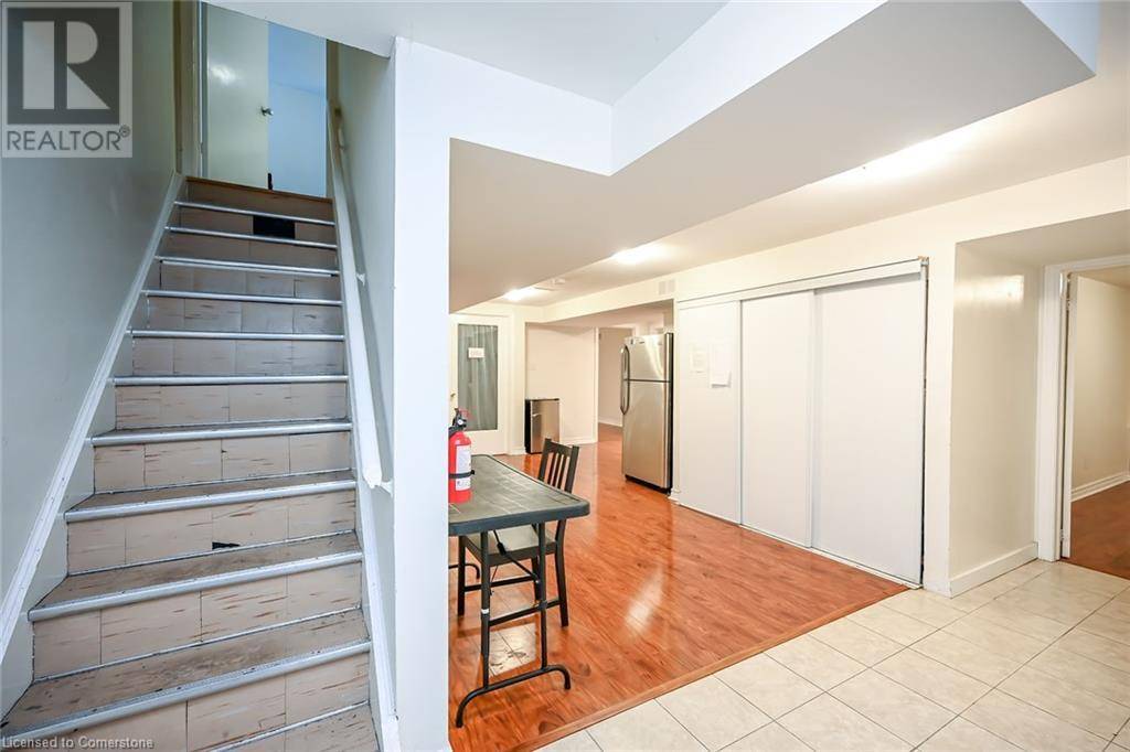 Hamilton, ON L3S3M4,17 WEST PARK AVE #Basement