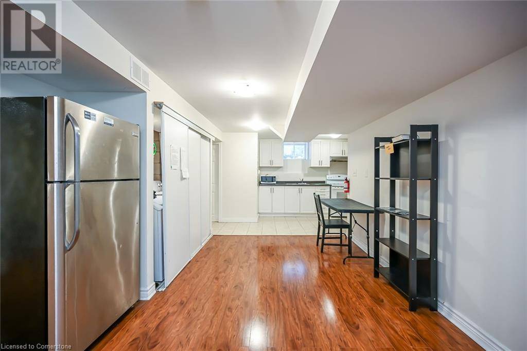 Hamilton, ON L3S3M4,17 WEST PARK AVE #Basement