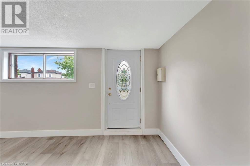 Brantford, ON N3S3Z6,243 WELLINGTON Street