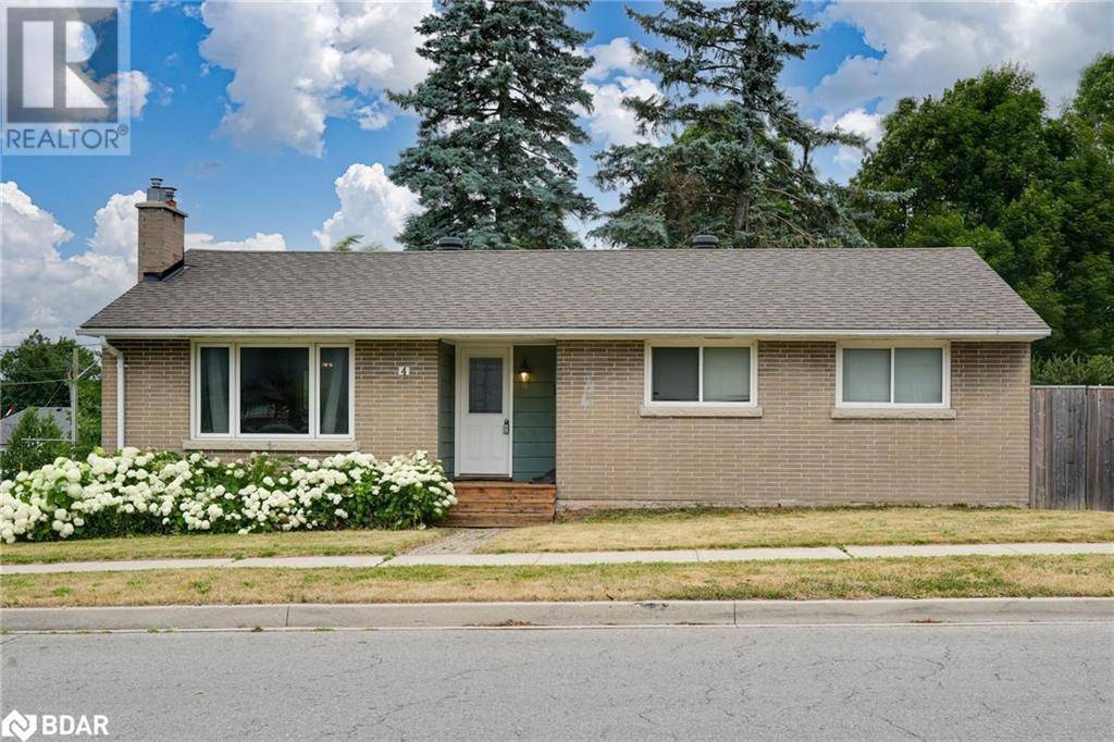 4 NAPIER Street, Barrie, ON L4M1W2