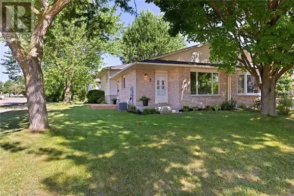 5 UXBRIDGE Crescent, Kitchener, ON N2E2S2