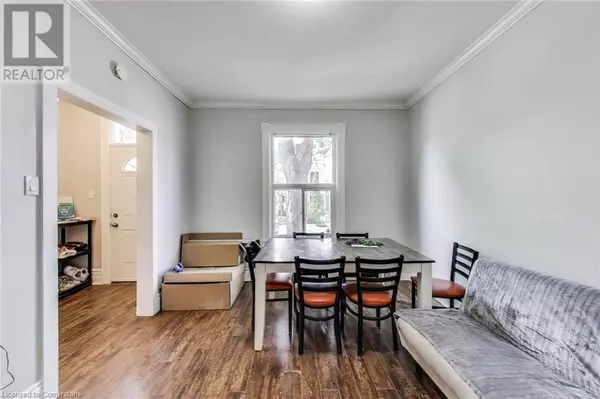 Hamilton, ON L8L5Y3,8 MADISON Avenue